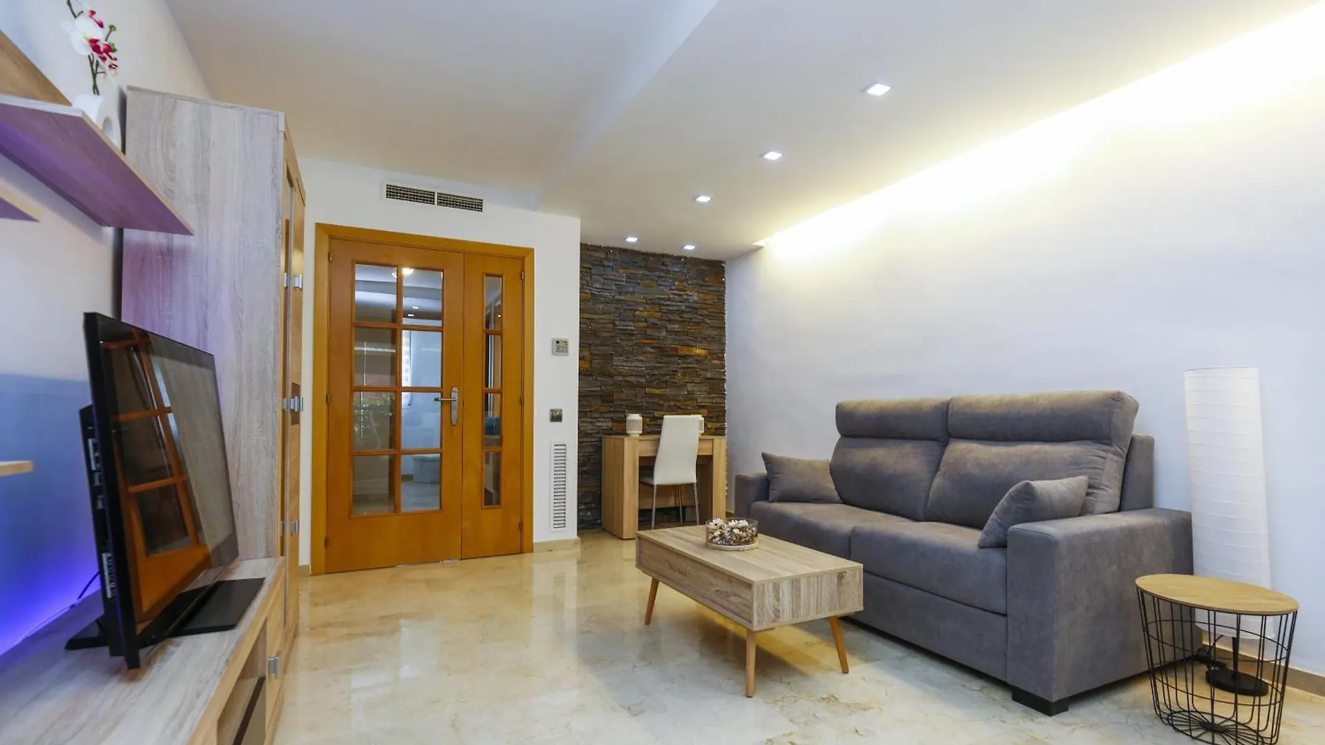 בית נופש קמברילס Casa Bruselas ספרד