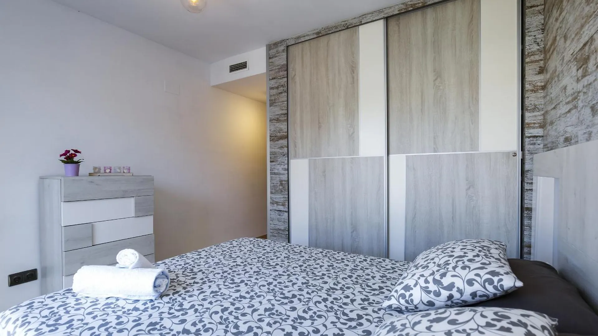קמברילס Casa Bruselas ספרד
