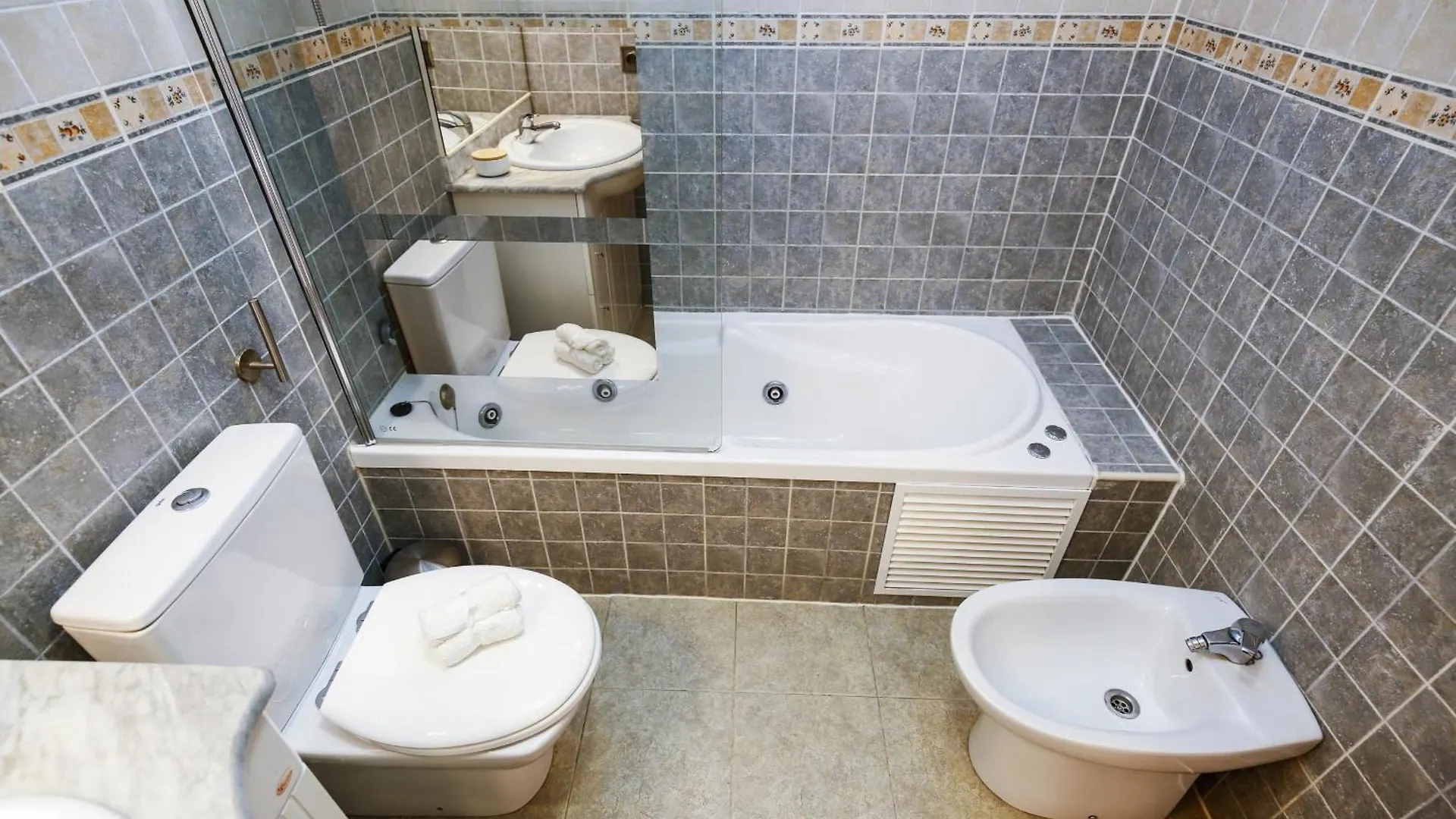 Casa Bruselas カンブリルス